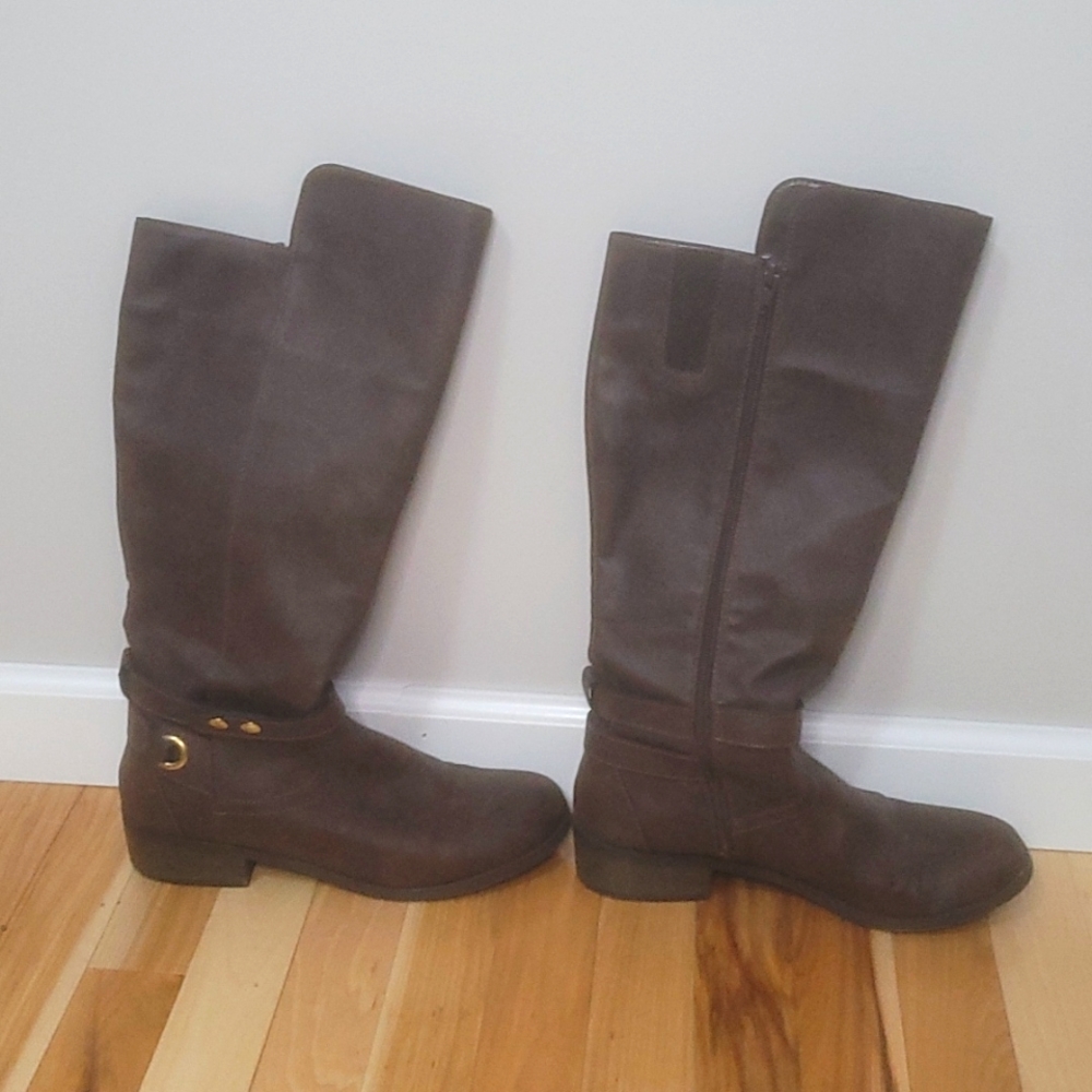 Knee length, full zip boots